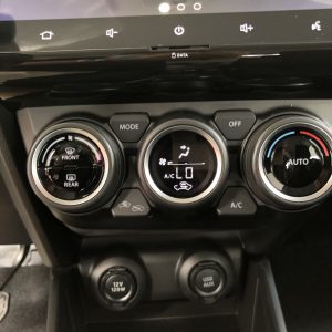 Nút điều chỉnh điều hòa trên xe Swift