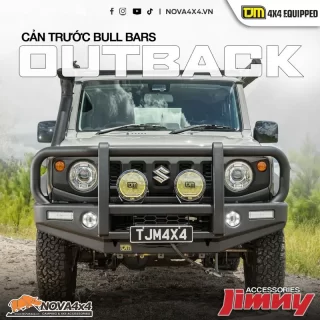 Cận cảnh cản trước off-road hầm hố của Suzuki Jimny, được làm từ thép cứng cáp, bảo vệ tối đa phần đầu xe và tăng góc tới khi vượt địa hình hiểm trở.