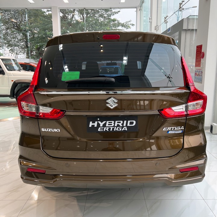 Đuôi xe Suzuki Ertiga Hybrid Màu xanh rêu