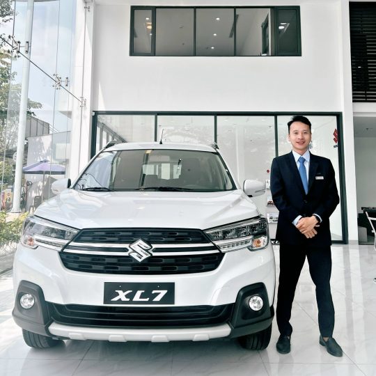 Mr. Hóa - Chuyên viên tư vấn Quy trình mua xe Suzuki XL7 Hybrid tại Suzuki Royal Auto Japan