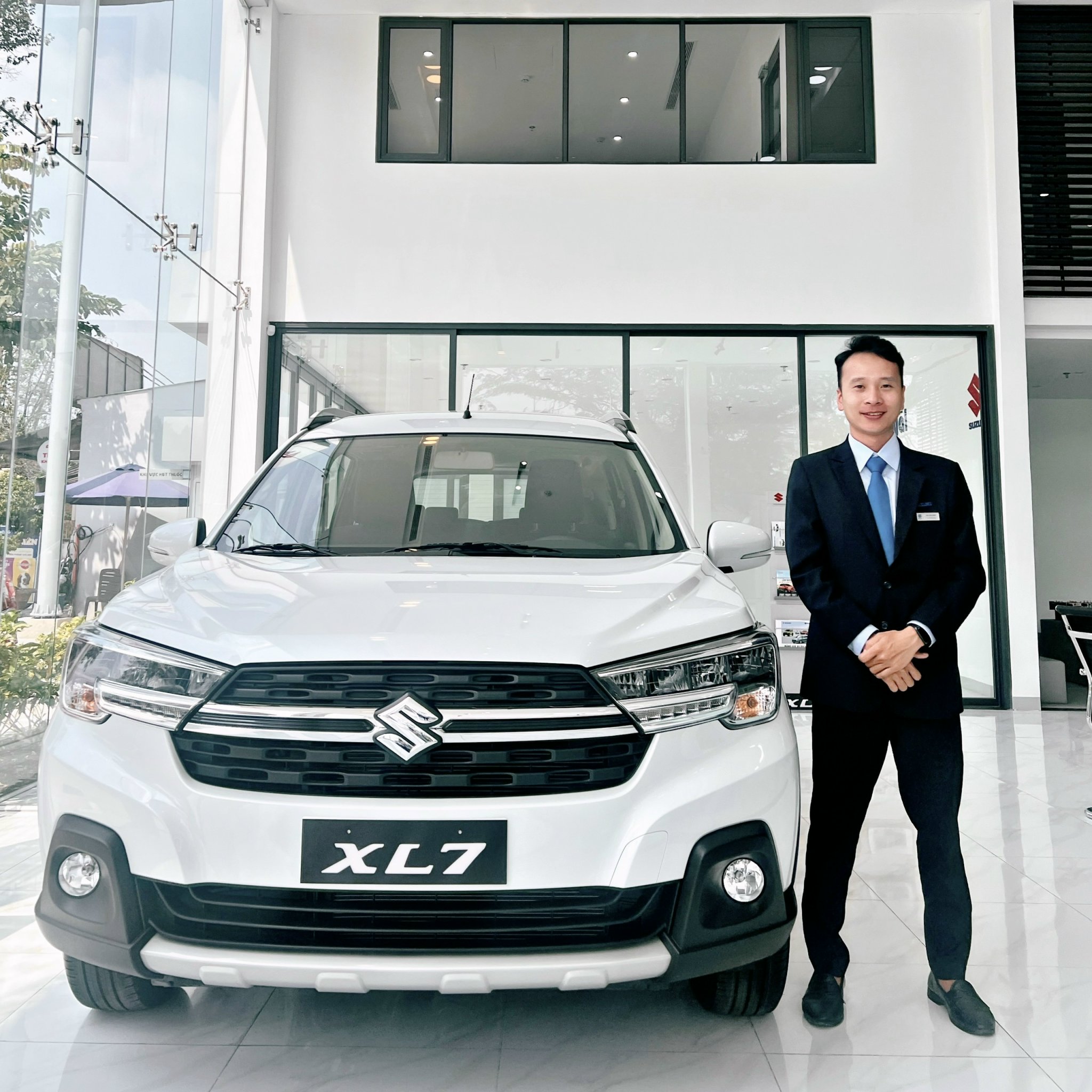 Hiện nay, xe Suzuki XL7 được nhập khẩu nguyên chiếc từ Indonesia. Nhà máy sản xuất XL7 đặt tại Cikarang, Bekasi, Indonesia và được vận chuyển về Việt Nam qua đường biển.