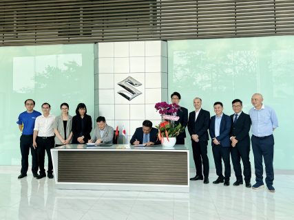 Cty TNHH Việt Nam Suzuki ký kết hợp đồng đại lý với Cty TNHH Royal Auto Japan