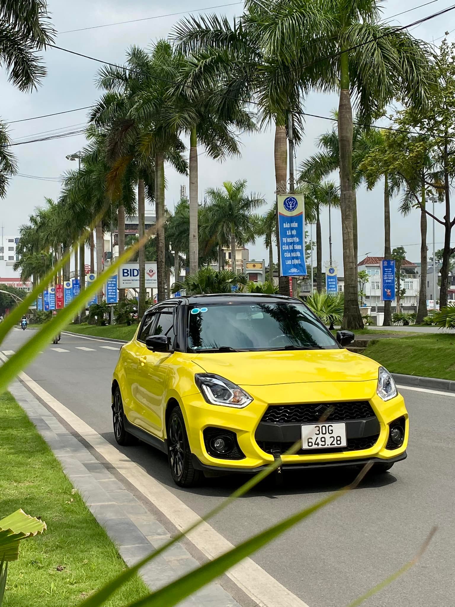 Suzuki Swift Màu Vàng, Nóc Đen có nên mua không?