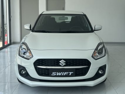 Đầu xe Suzuki Swift màu trắng ngọc trai