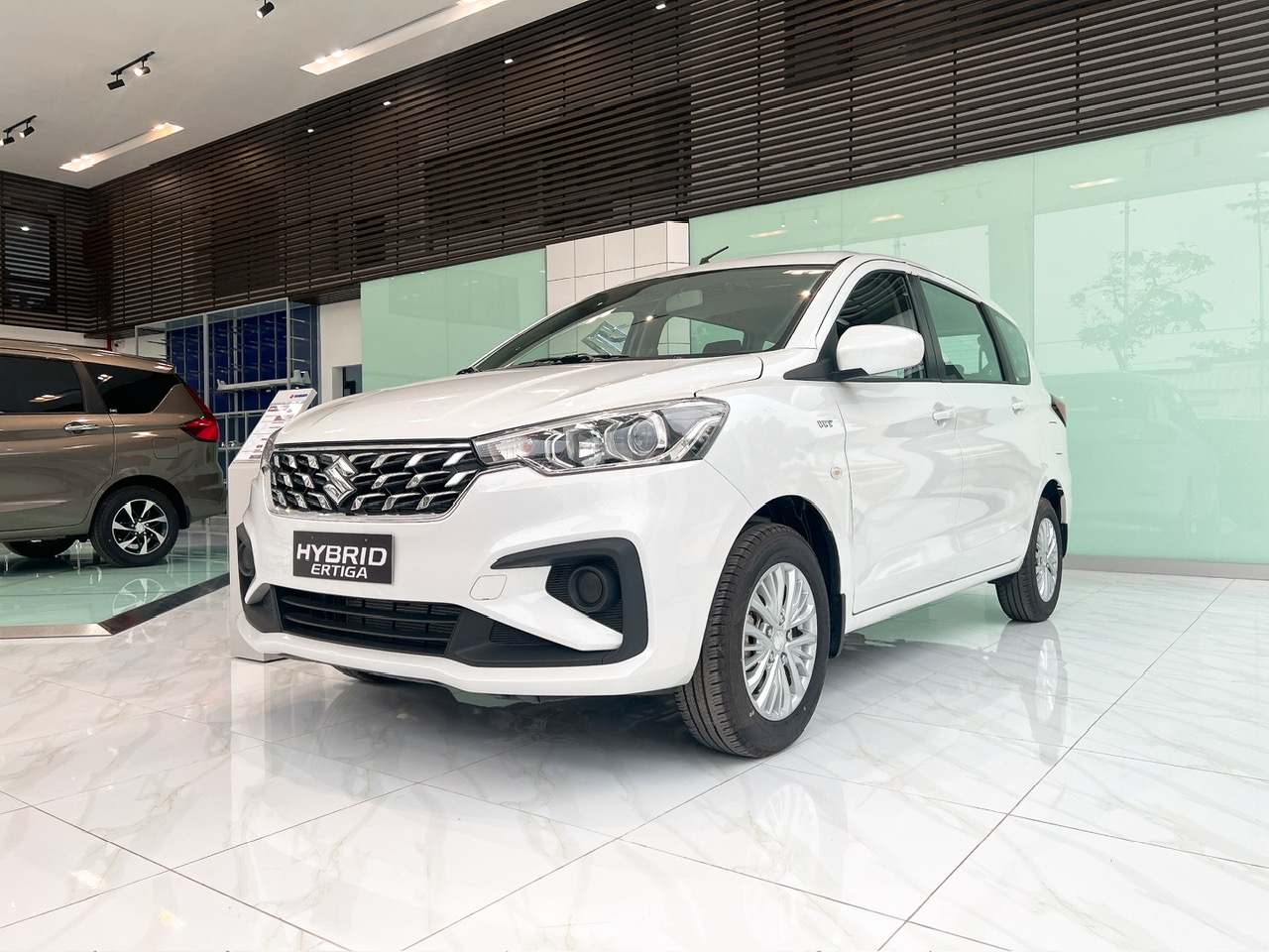 Suzuki Ertiga Hybrid MT giảm giá 84 triệu